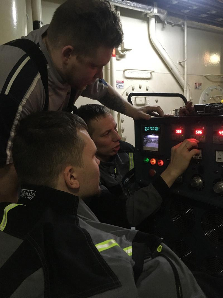 Термообработка шейки коленчатого вала на борту судна т/х "НЕФРИТ"