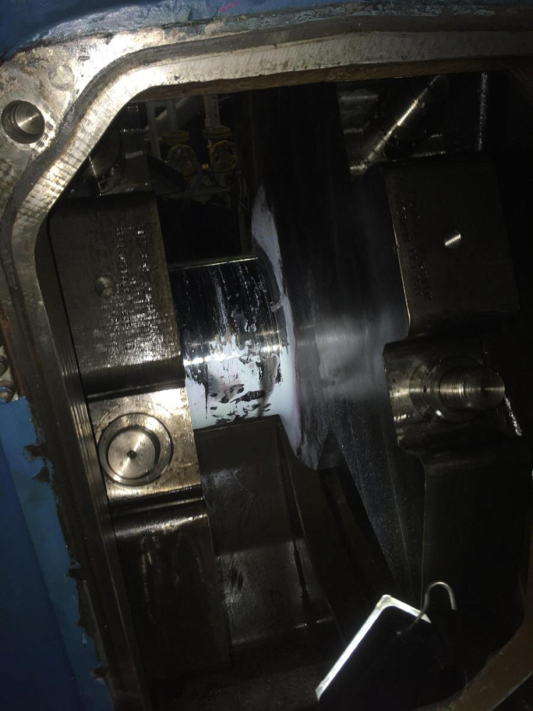 Ремонт коленчатого вала главного судового двигателя Wärtsilä  8L46B т/х "Анатолий Сухов".